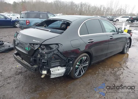 2022 Mercedes-Benz C 300 4Matic z USA, uszkodzony, nr VIN W1KAF4HB4NR010412